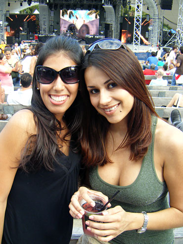 Andrea & Alejandra enjoy the music