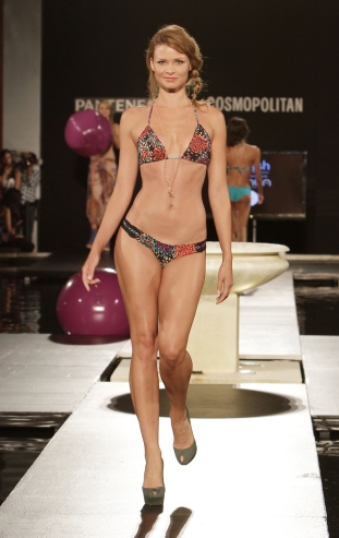 Cosmopolitan en español Annual Summer Splash runway show