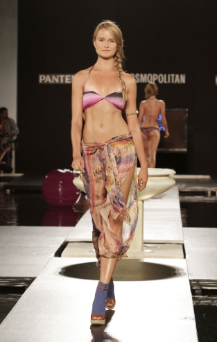 Cosmopolitan en español Annual Summer Splash runway show